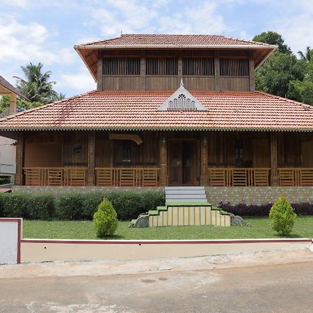 Appartamento Jackroot Heritage Athirappilly Kallana Esterno foto